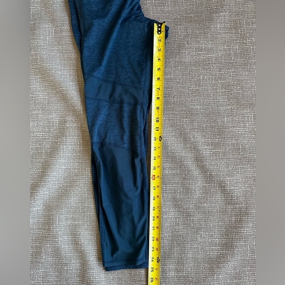 GAIM Yoga Leggings in Blue with Mesh Size Large - Picture 9 of 10